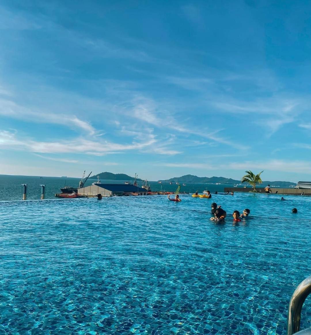 Seaview Luxury Condo Homestay 2Bed 2Bath Jesselton Quay By R2 Residence コタキナバル エクステリア 写真