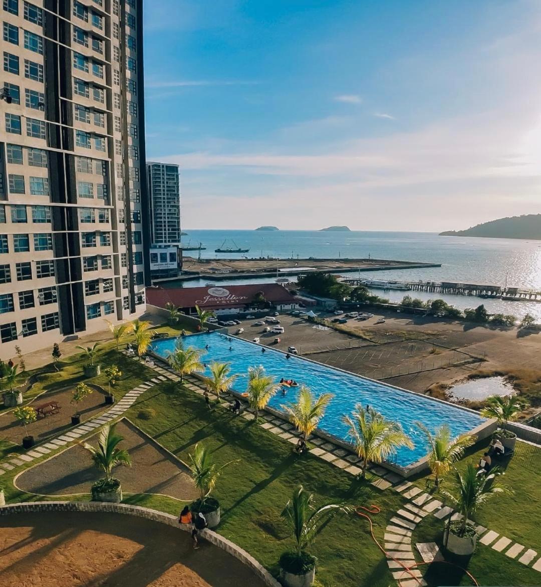 Seaview Luxury Condo Homestay 2Bed 2Bath Jesselton Quay By R2 Residence コタキナバル エクステリア 写真