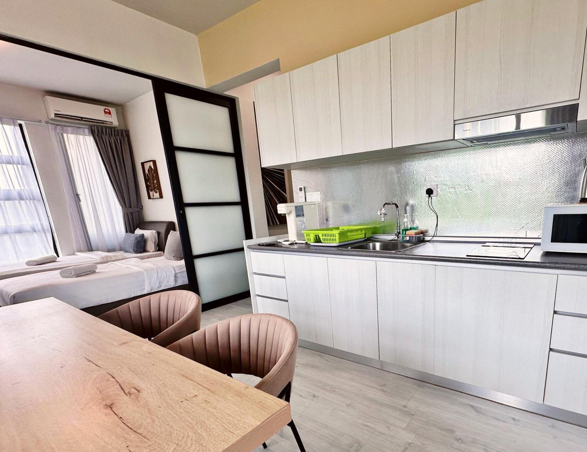 Seaview Luxury Condo Homestay 2Bed 2Bath Jesselton Quay By R2 Residence コタキナバル エクステリア 写真